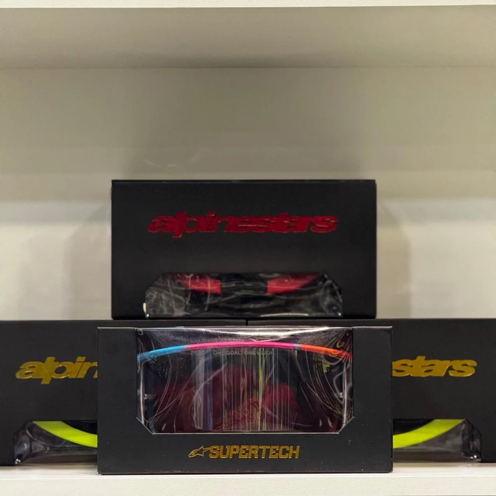 https://manosproracing.s3.sa-east-1.amazonaws.com/products/b992aecd-78bd-4bb6-b7de-aa6c058167a6.webp